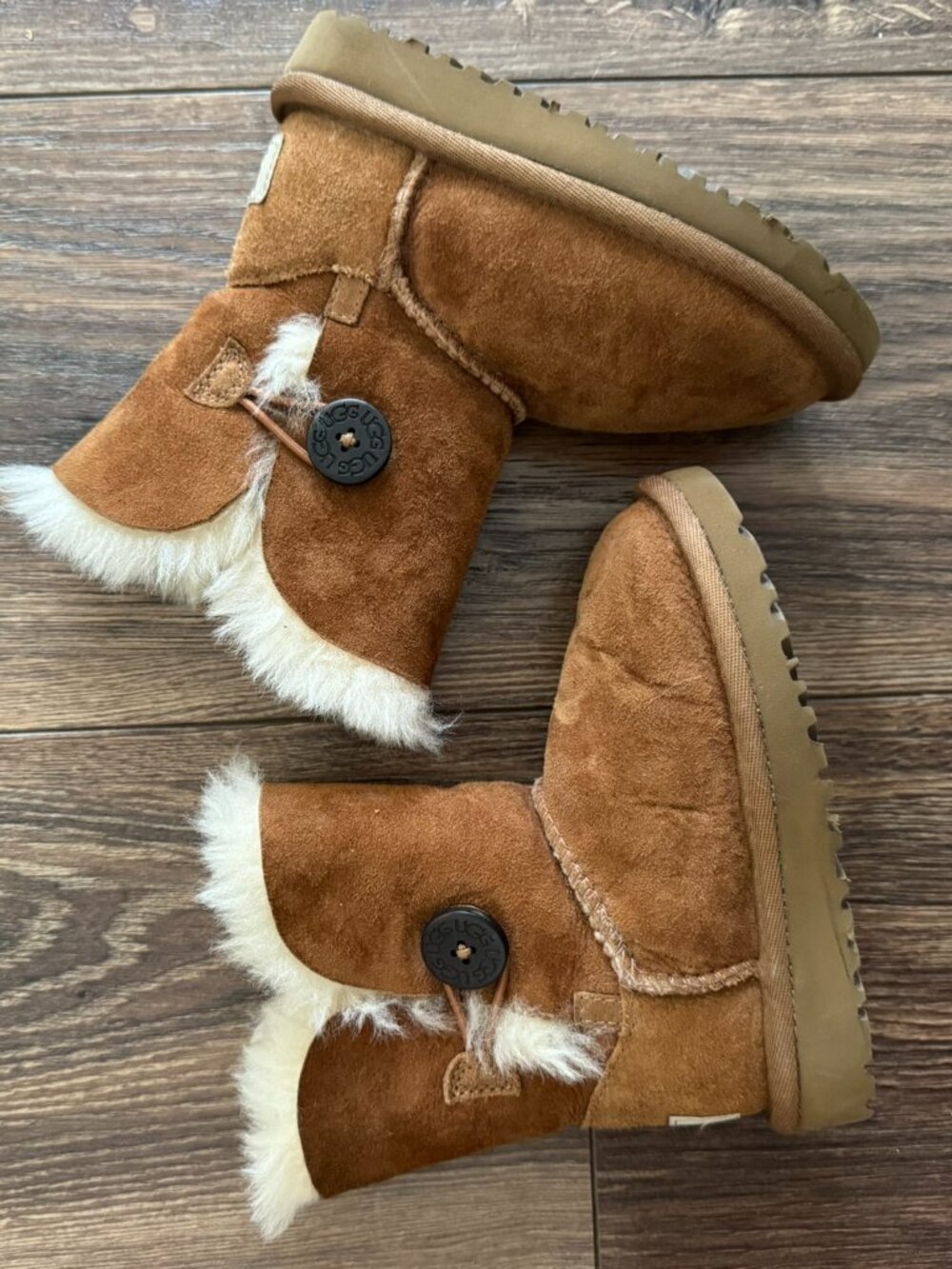 UGG Australia Kids Suede Chestnut Bailey Button Boots 8